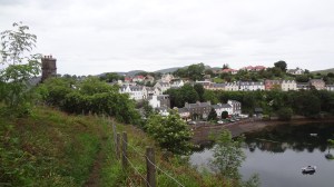 Now I see the other side of Portree. I had taken a walk along that hill directly across few days earlier. Sorry I didn't have my camera then. Especially when i came across the waterfall.